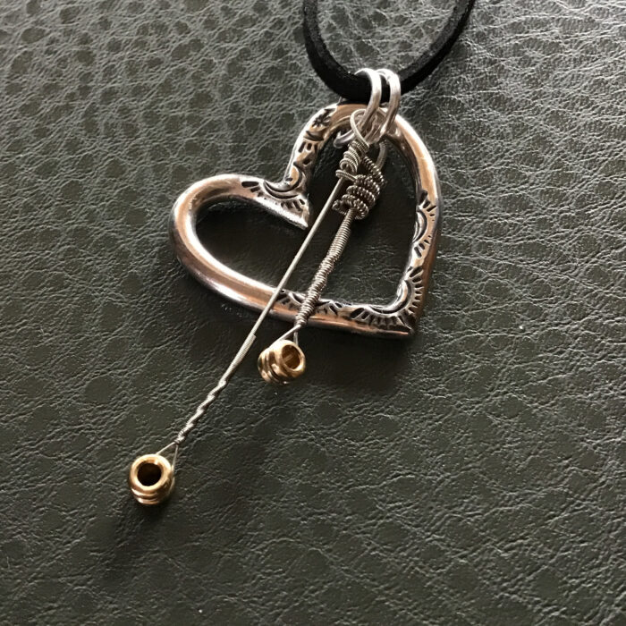 ”Love letter” heart pendant with  TWO played strings - Image 3