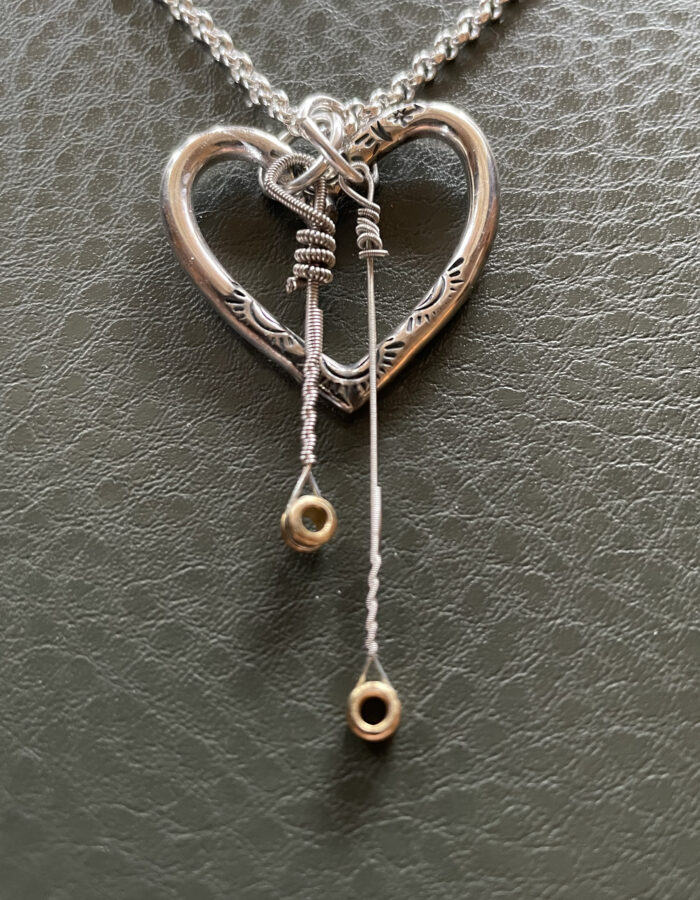 ”Love letter” heart pendant with  TWO played strings - Image 4